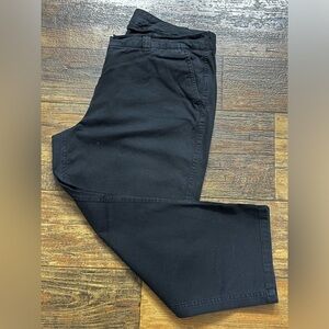 Crown & Ivy Black Capri size 12P GUC